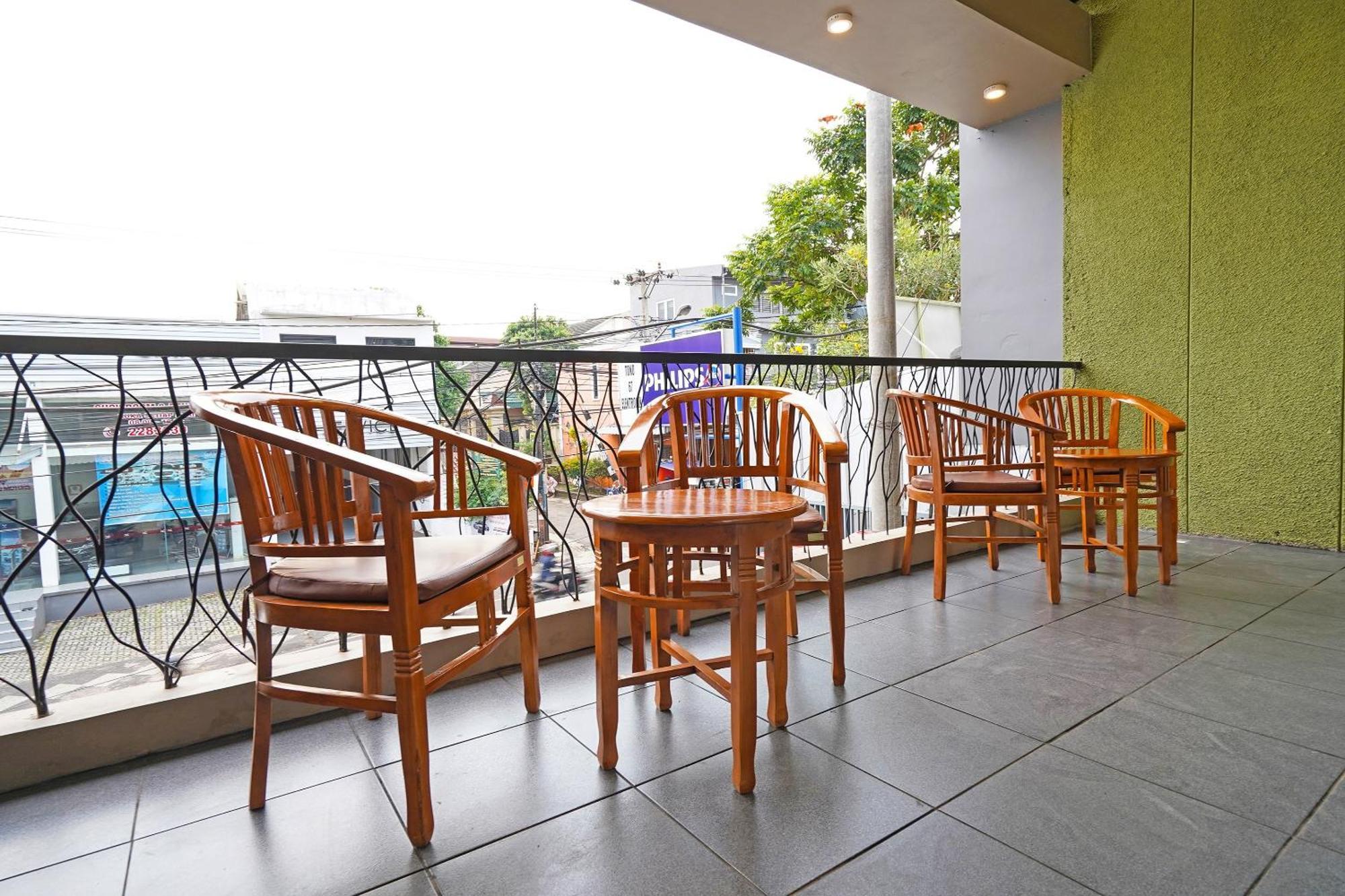 Capital O 1898 Louise Place Cianjur Exterior photo