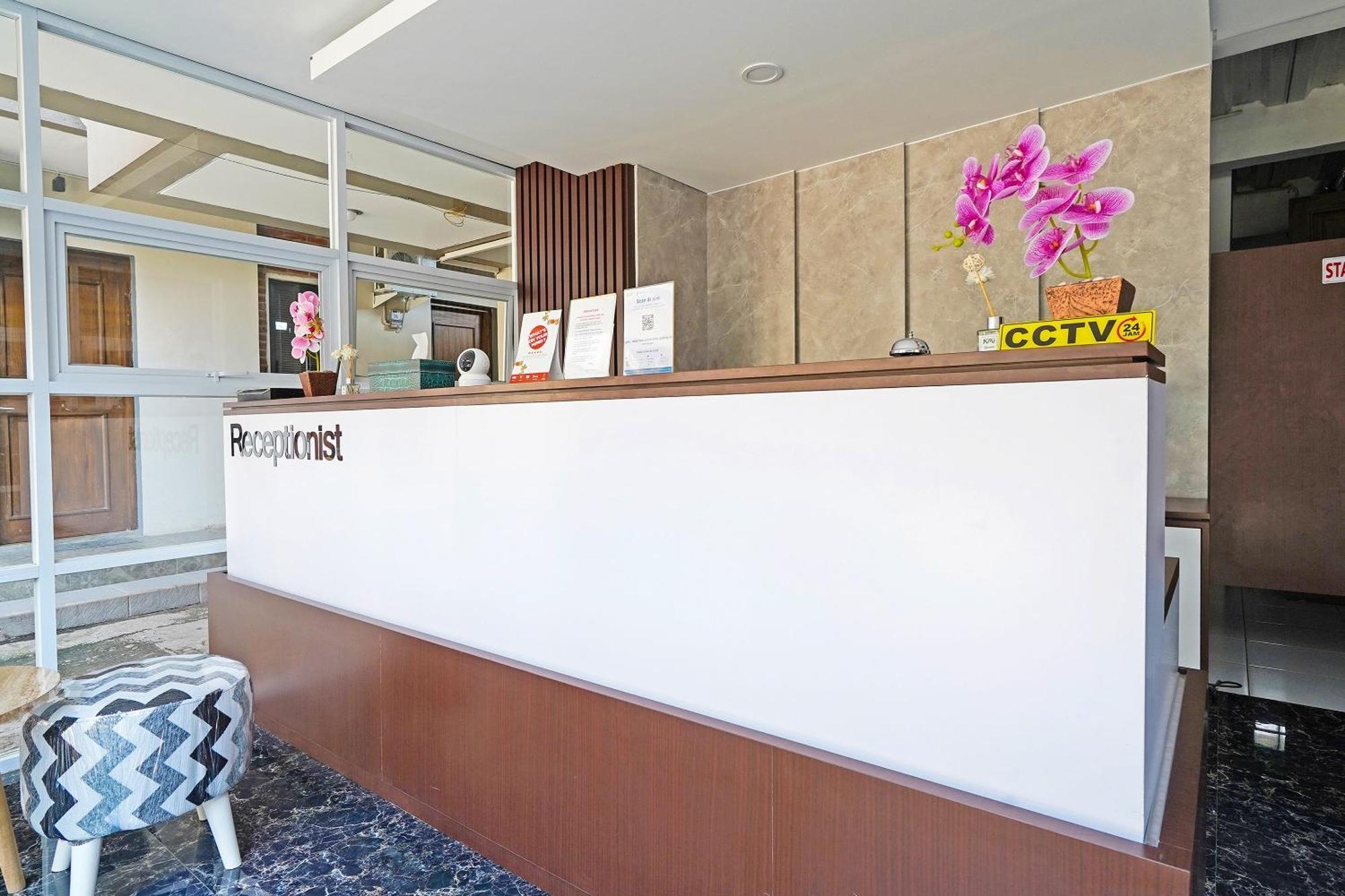 Capital O 1898 Louise Place Cianjur Exterior photo