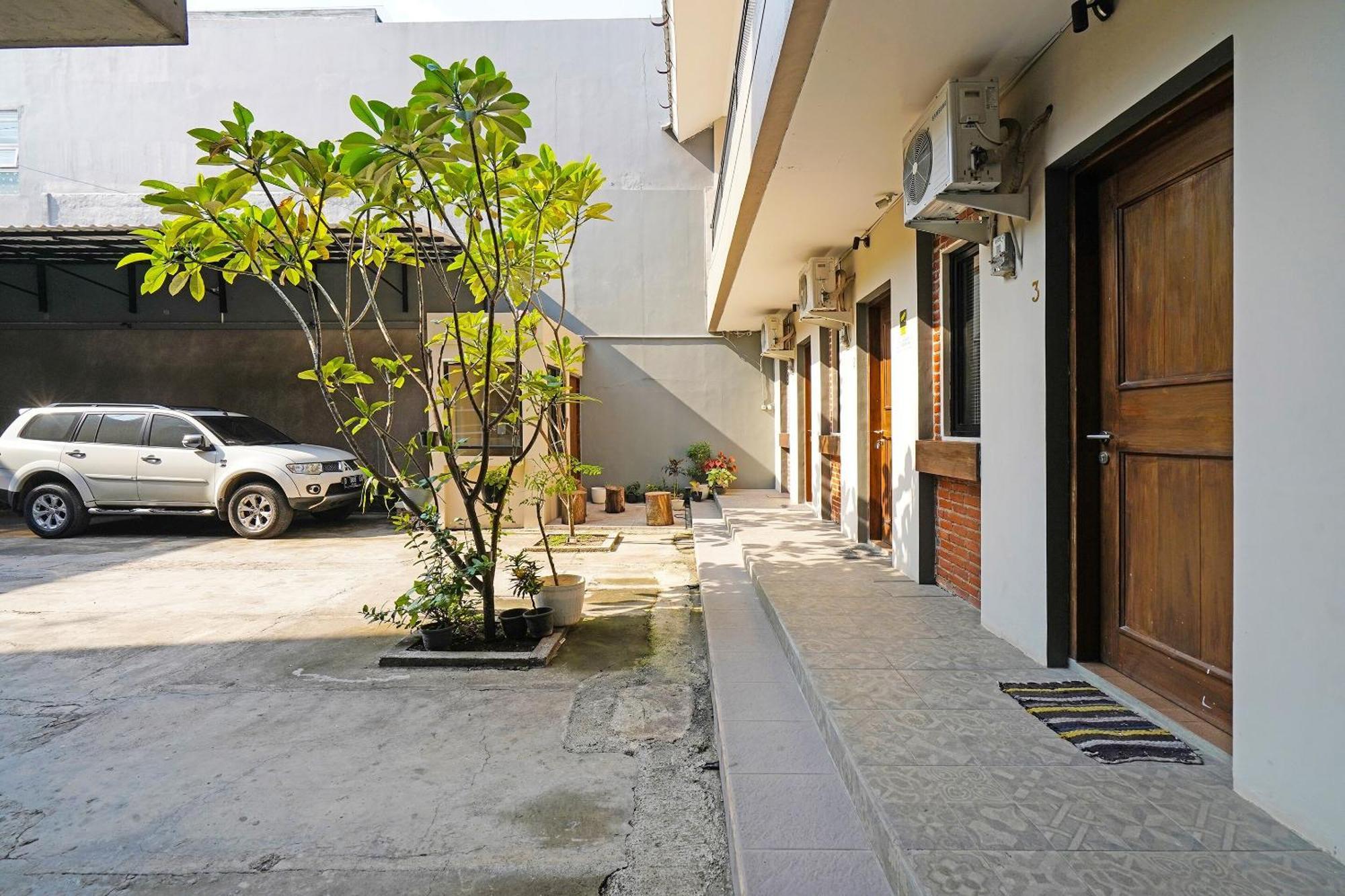 Capital O 1898 Louise Place Cianjur Exterior photo